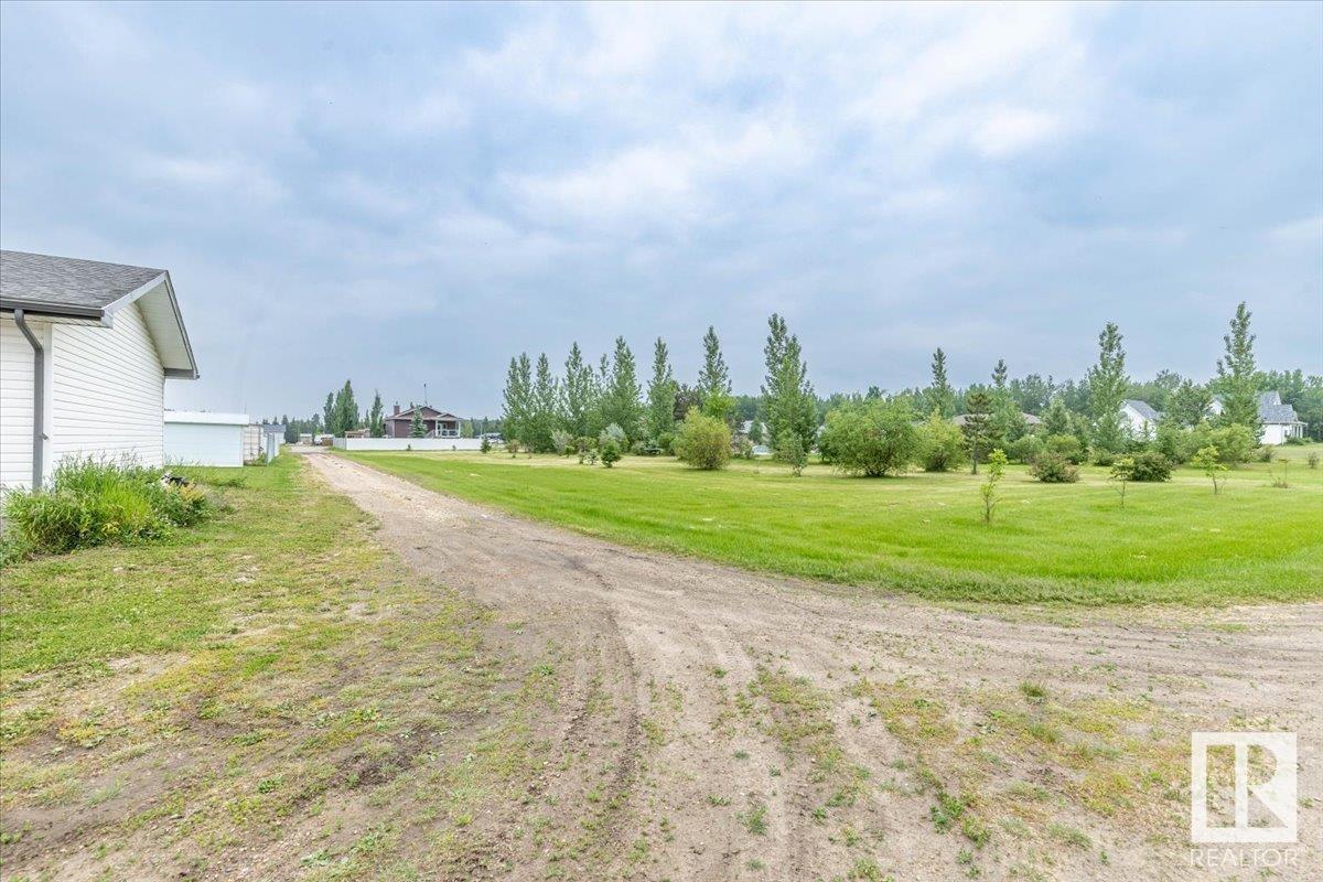 Photo 8 of 4711 52 Ave, Warburg AB