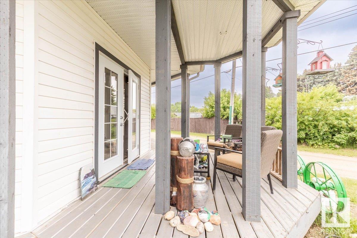 Photo 4 of 4711 52 Ave, Warburg AB