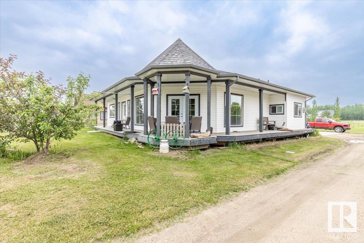 Photo 30 of 4711 52 Ave, Warburg AB