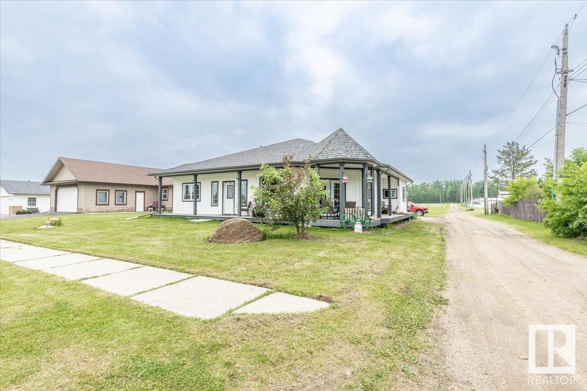 Photo 18 of 4711 52 Ave, Warburg AB