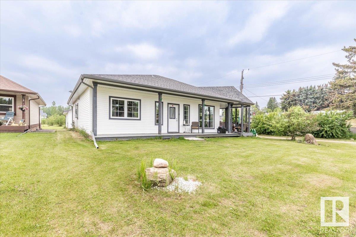 Photo 6 of 4711 52 Ave, Warburg AB