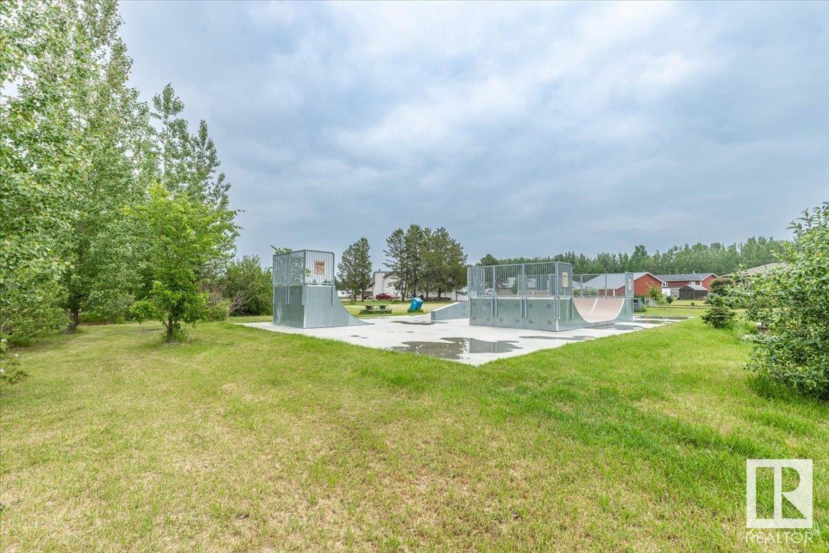 Photo 32 of 4711 52 Ave, Warburg AB