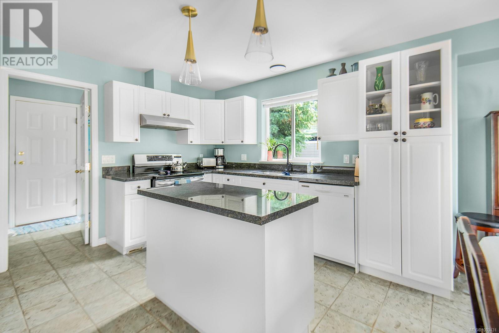 Photo 10 of 1141 Kathleen Dr, Duncan BC