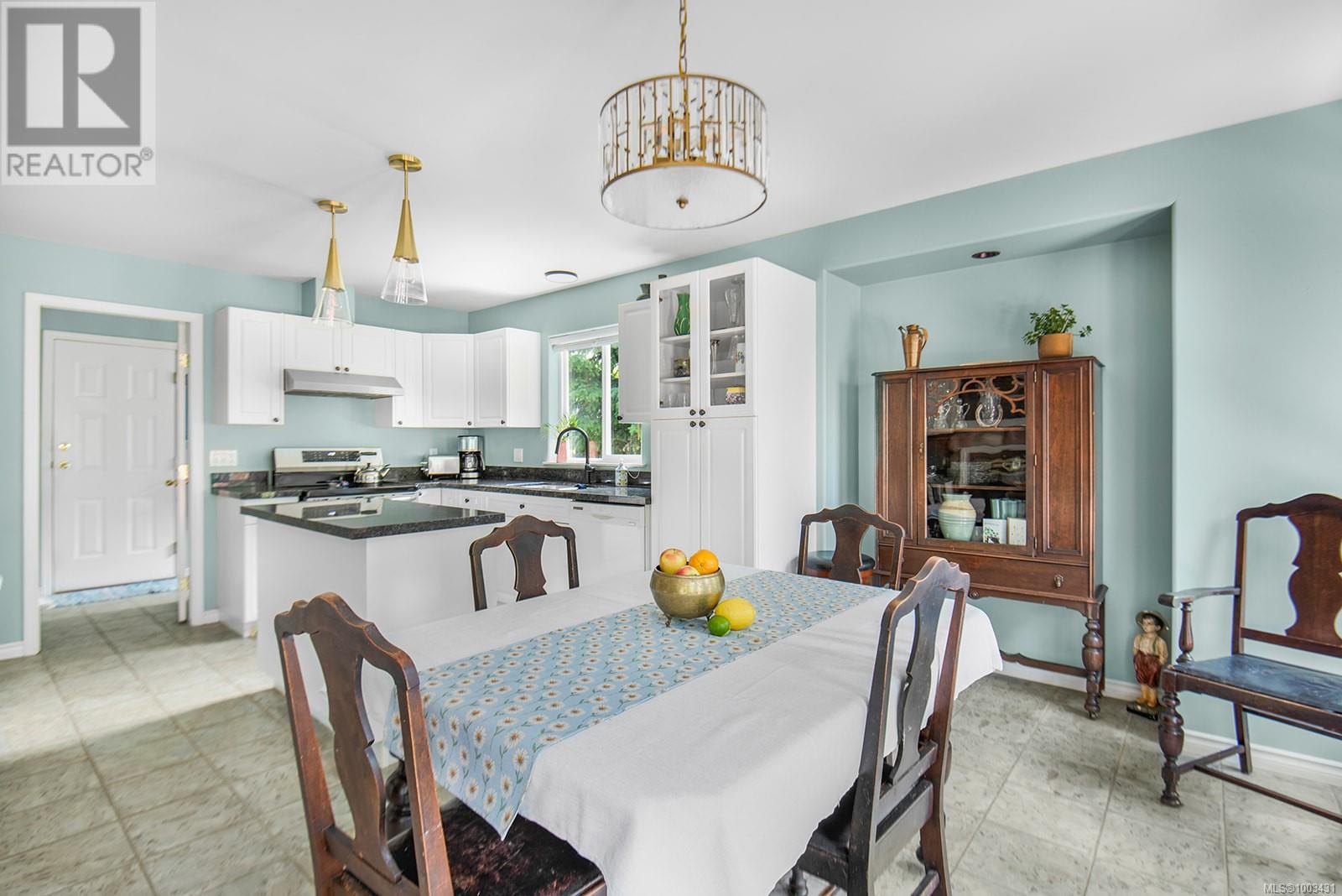Photo 11 of 1141 Kathleen Dr, Duncan BC