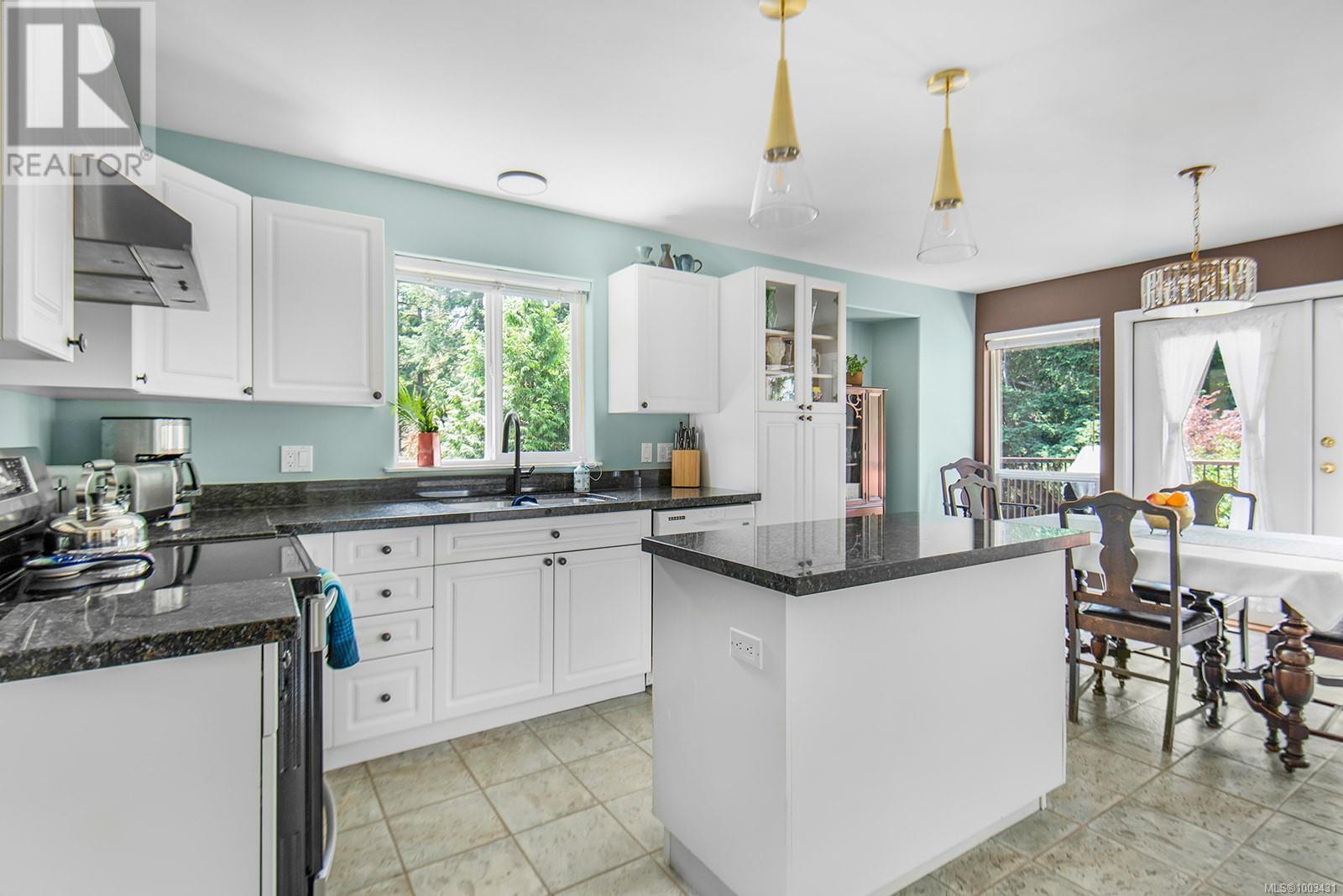 Photo 7 of 1141 Kathleen Dr, Duncan BC