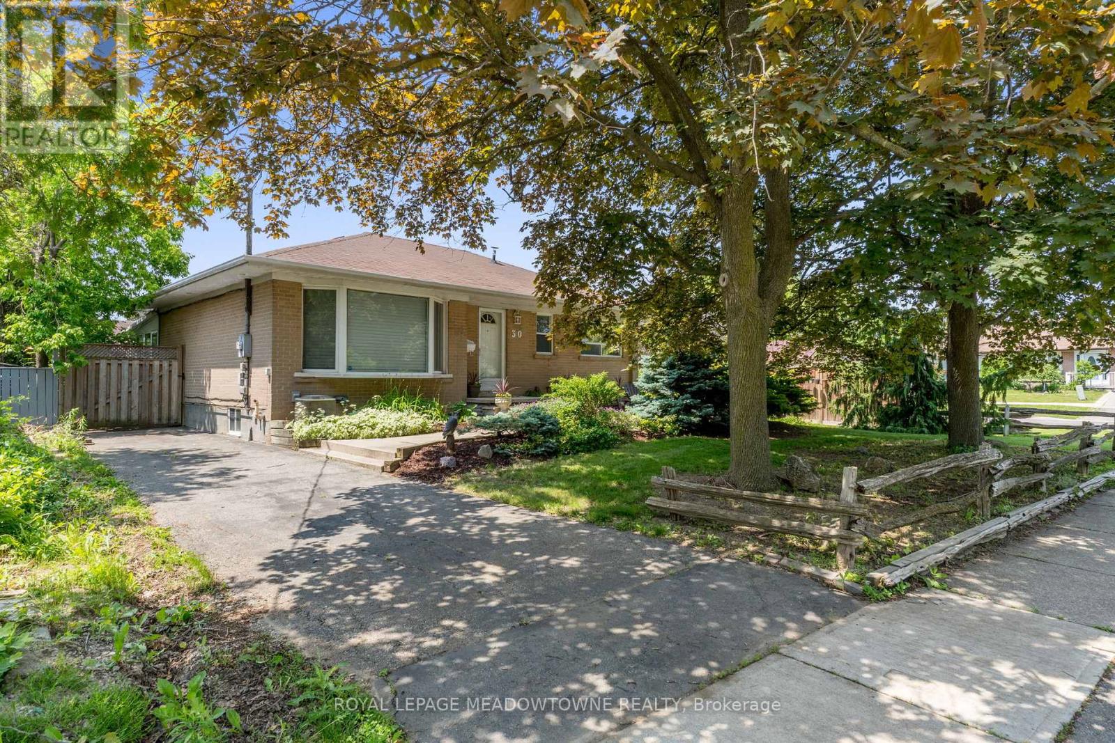 Photo 11 of 30 Lesbury Avenue, Brampton ON