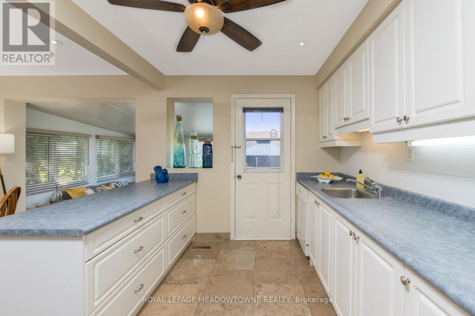 Photo 8 of 30 Lesbury Avenue, Brampton ON
