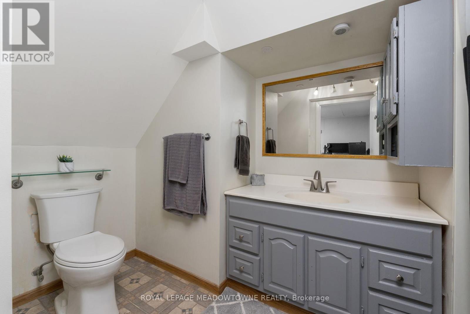 Photo 15 of 30 Lesbury Avenue, Brampton ON