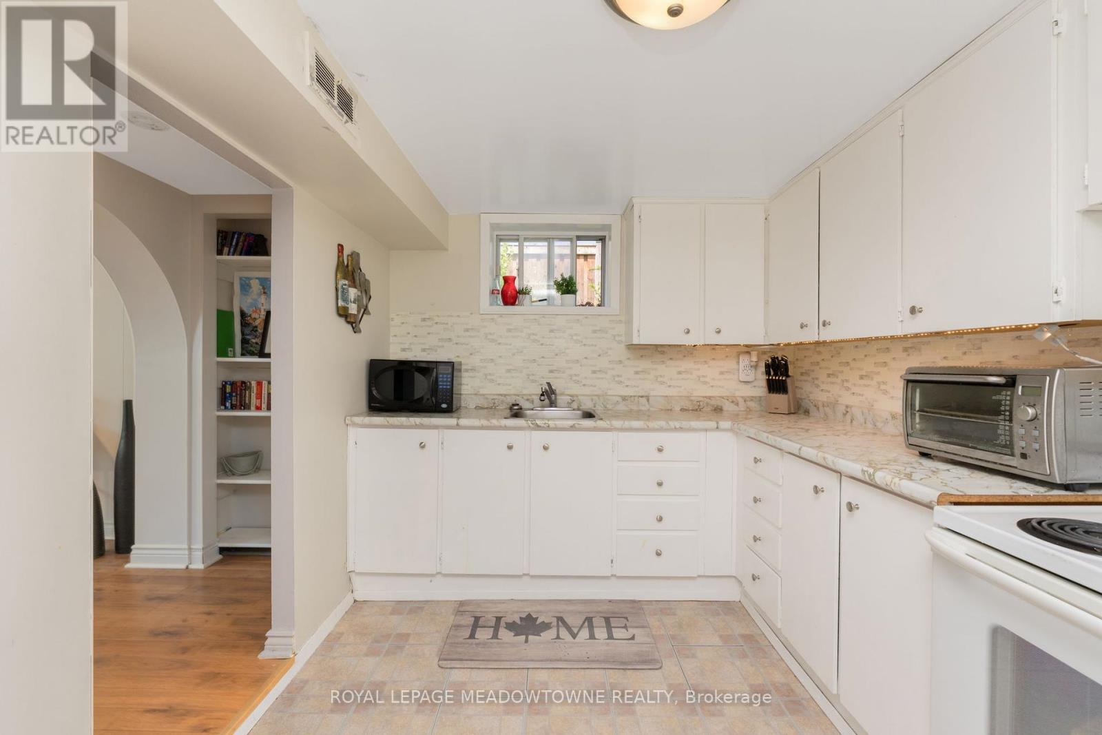 Photo 5 of 30 Lesbury Avenue, Brampton ON