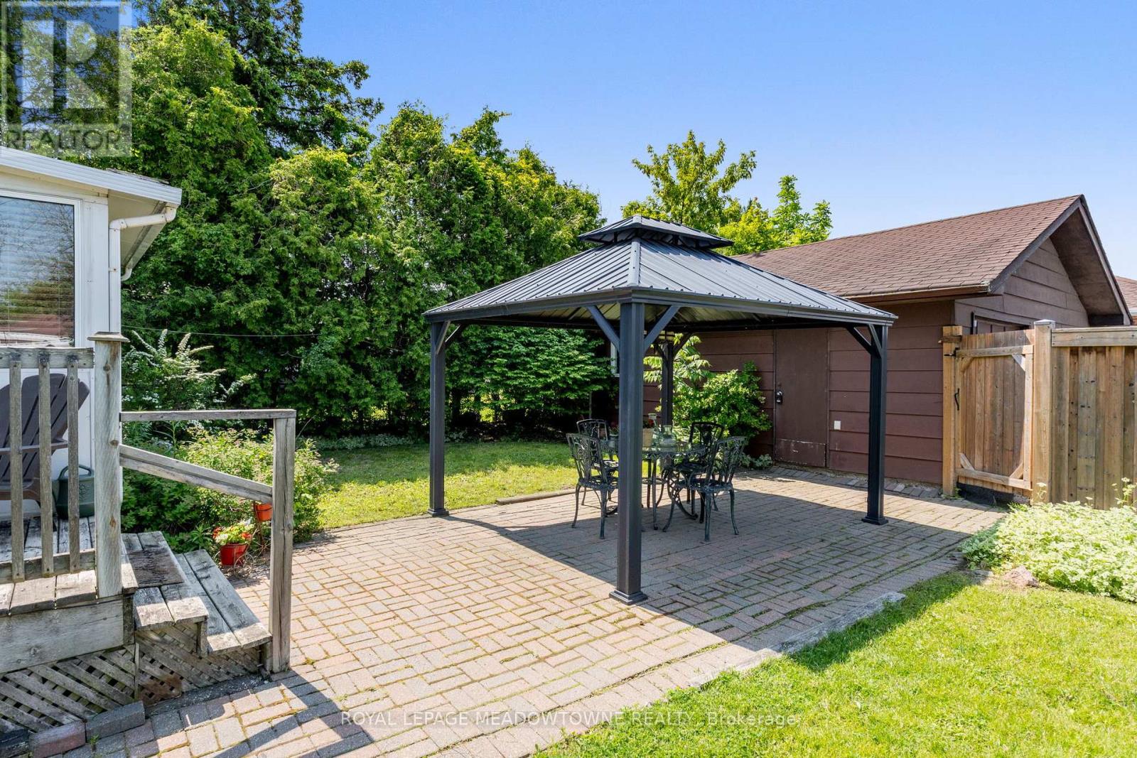 Photo 6 of 30 Lesbury Avenue, Brampton ON