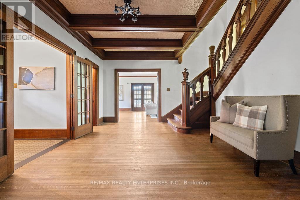 Photo 11 of 1520 Pinetree Crescent, Mississauga ON