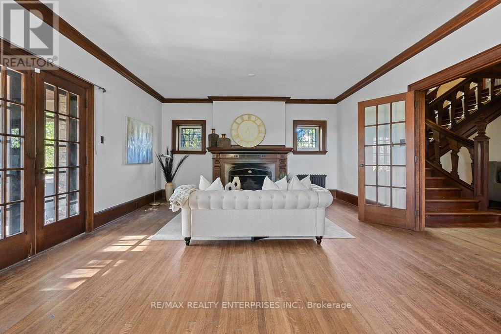 Photo 14 of 1520 Pinetree Crescent, Mississauga ON