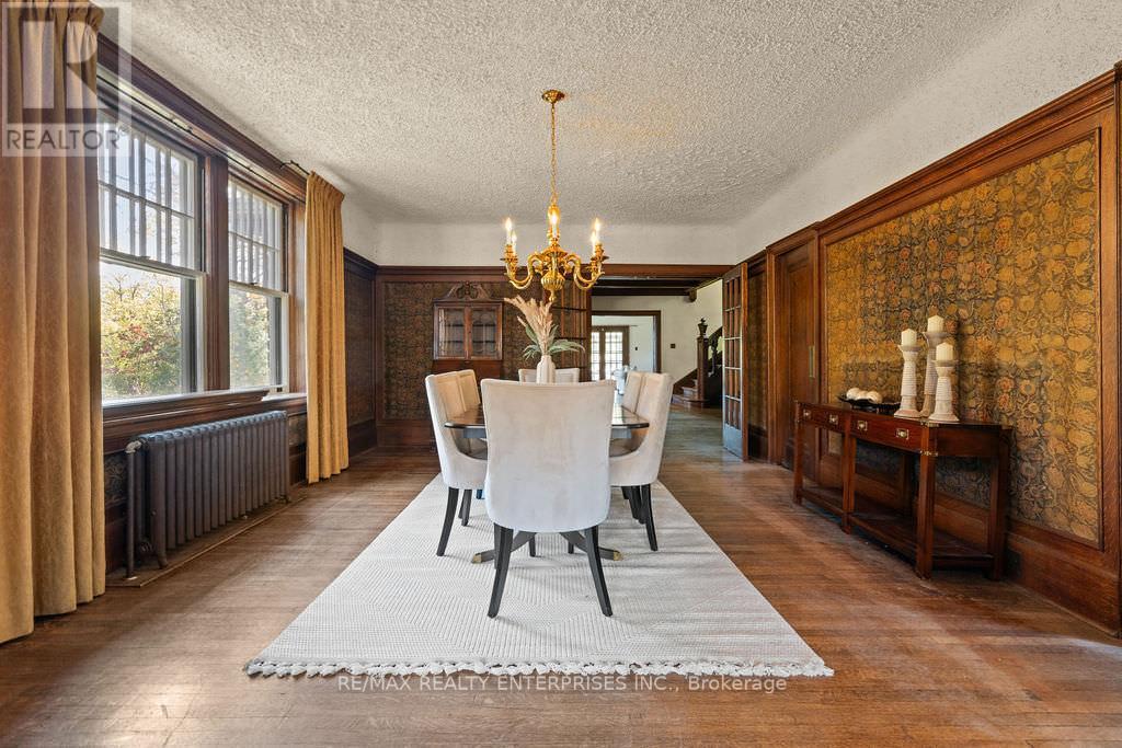 Photo 18 of 1520 Pinetree Crescent, Mississauga ON
