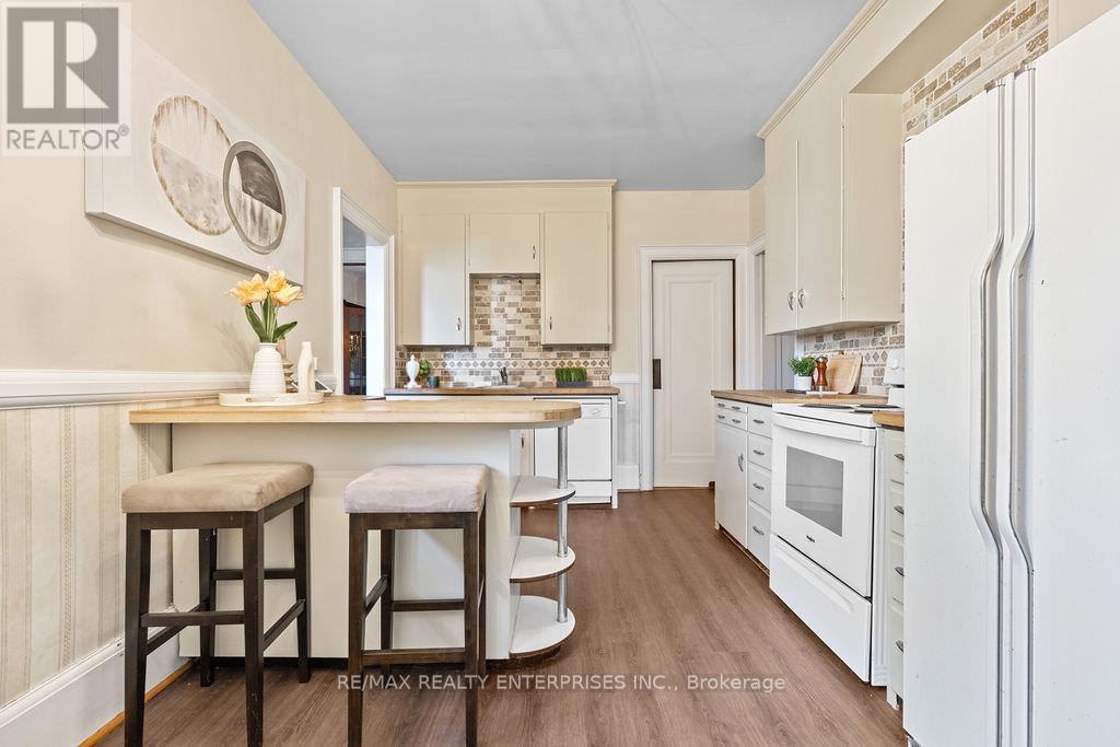 Photo 20 of 1520 Pinetree Crescent, Mississauga ON