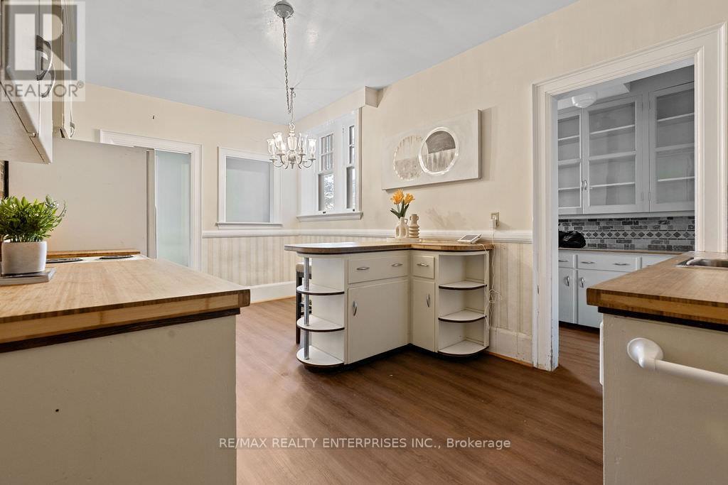 Photo 21 of 1520 Pinetree Crescent, Mississauga ON