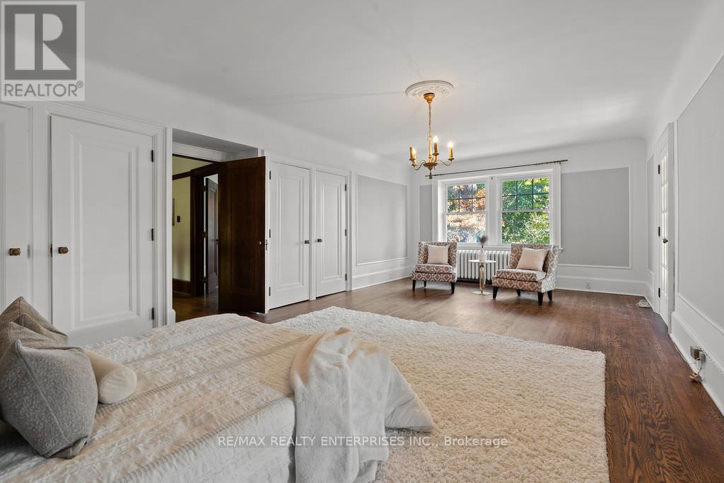 Photo 23 of 1520 Pinetree Crescent, Mississauga ON
