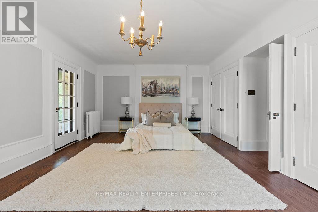 Photo 24 of 1520 Pinetree Crescent, Mississauga ON