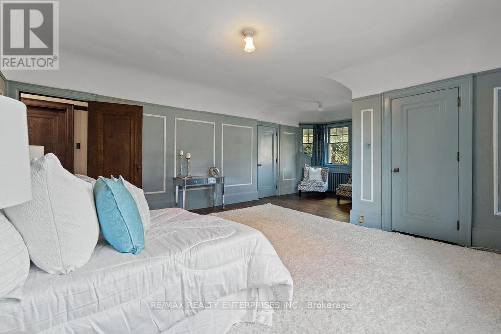 Photo 28 of 1520 Pinetree Crescent, Mississauga ON