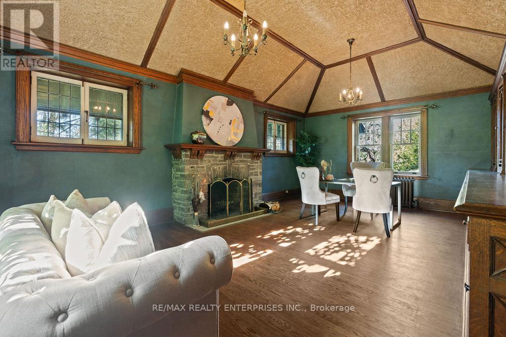 Photo 29 of 1520 Pinetree Crescent, Mississauga ON