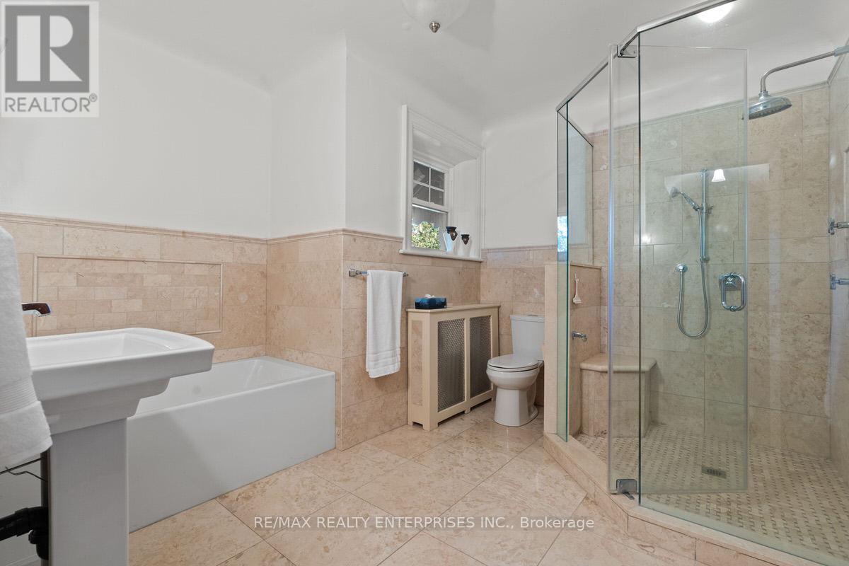 Photo 32 of 1520 Pinetree Crescent, Mississauga ON