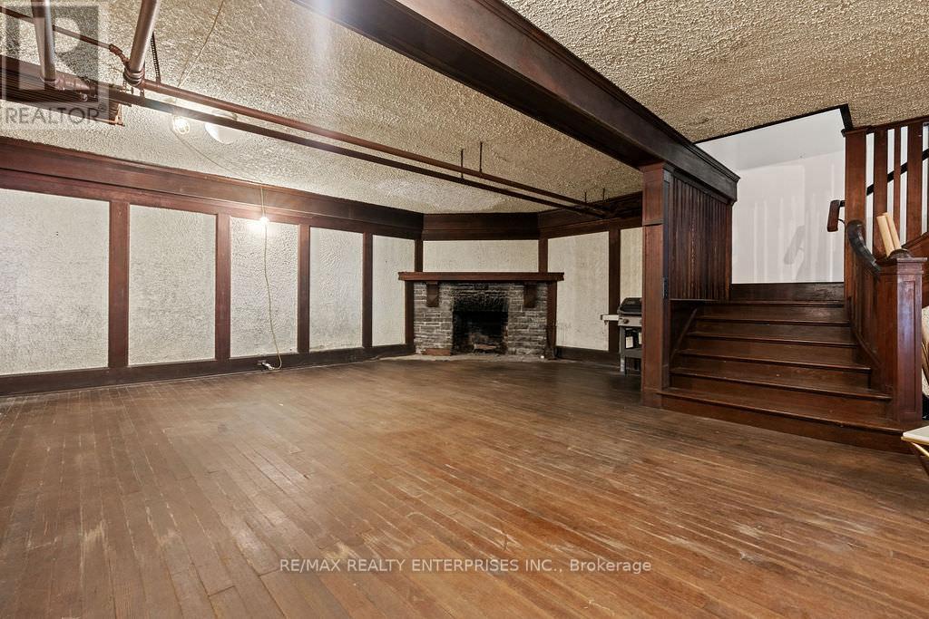 Photo 33 of 1520 Pinetree Crescent, Mississauga ON