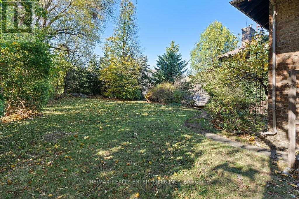 Photo 36 of 1520 Pinetree Crescent, Mississauga ON
