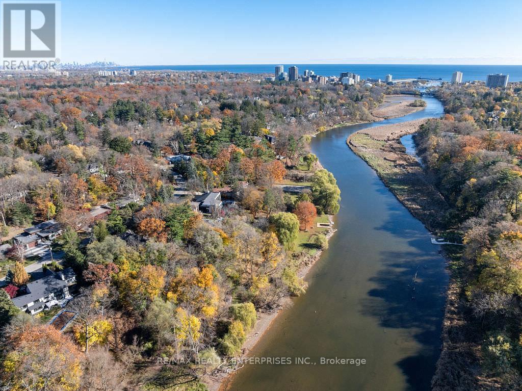 Photo 39 of 1520 Pinetree Crescent, Mississauga ON