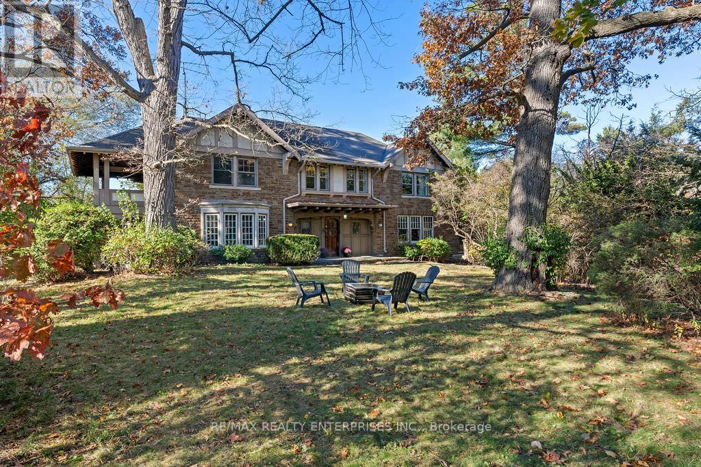 Photo 7 of 1520 Pinetree Crescent, Mississauga ON