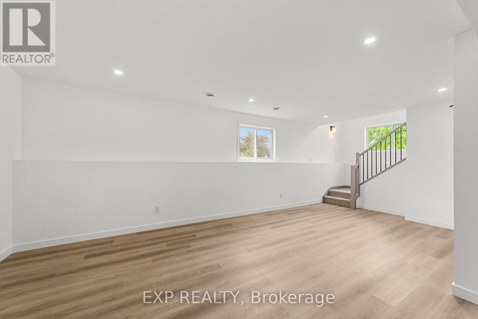 Photo 5 of 1552 Melwood Drive, St Clair ON