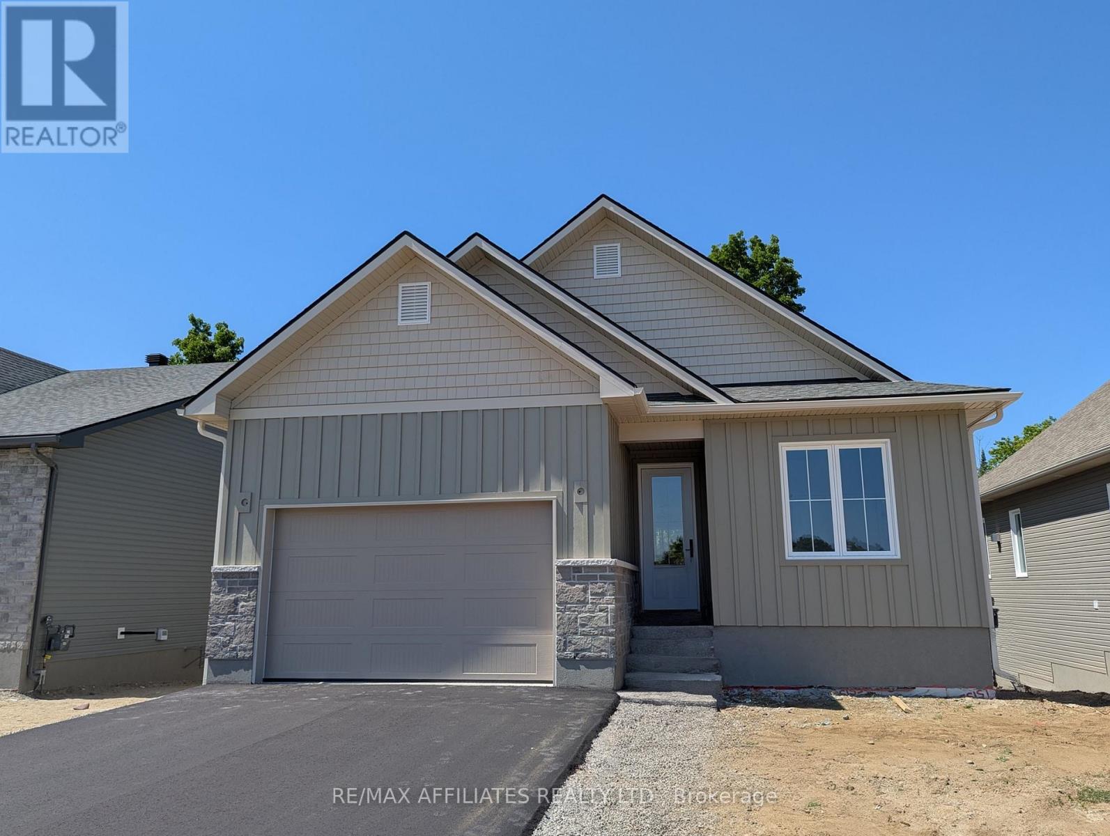 Photo 3 of 97 Rabb Street, Smiths Falls ON