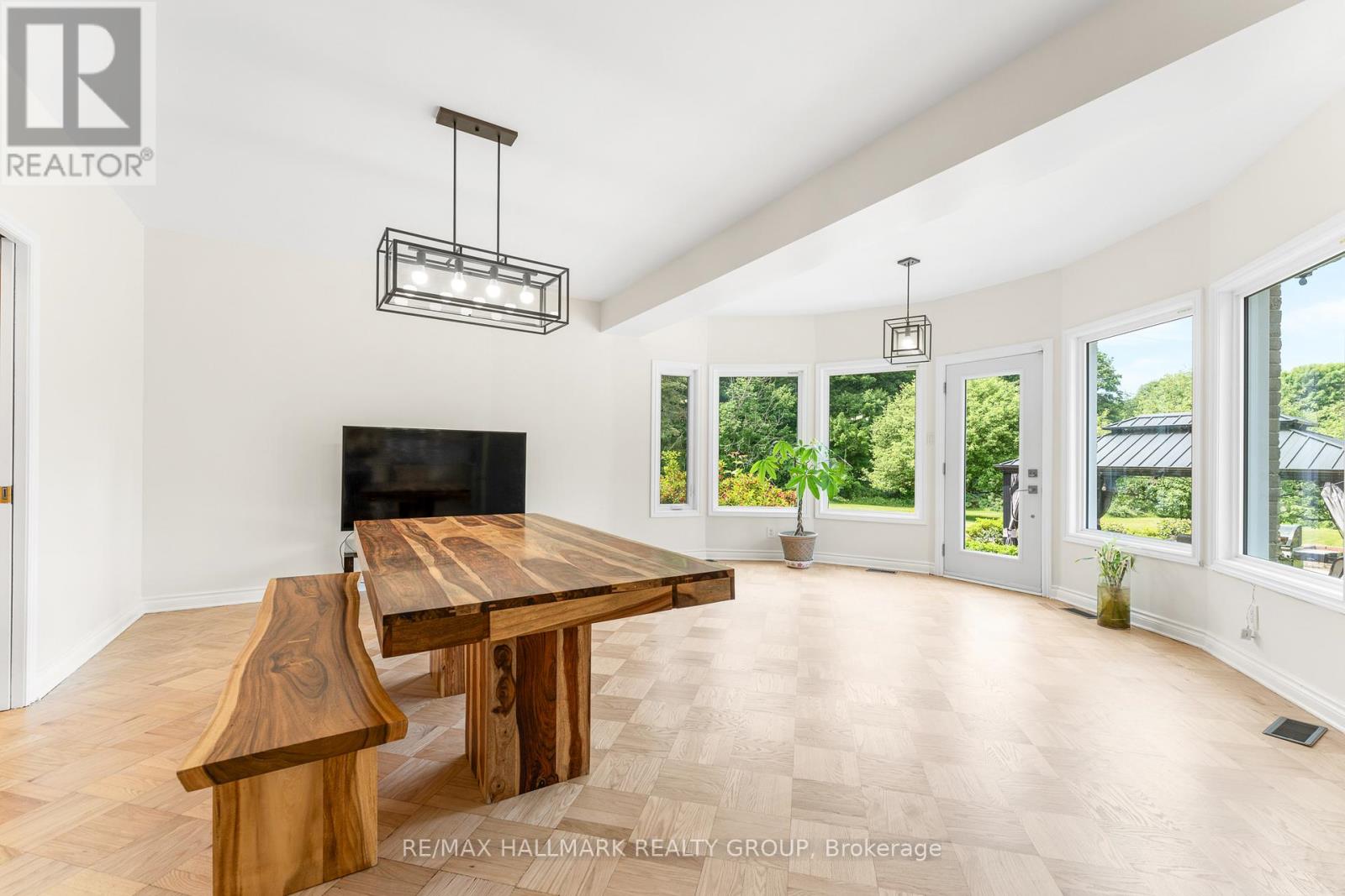 Photo 16 of 5749 Knights Drive, Ottawa ON