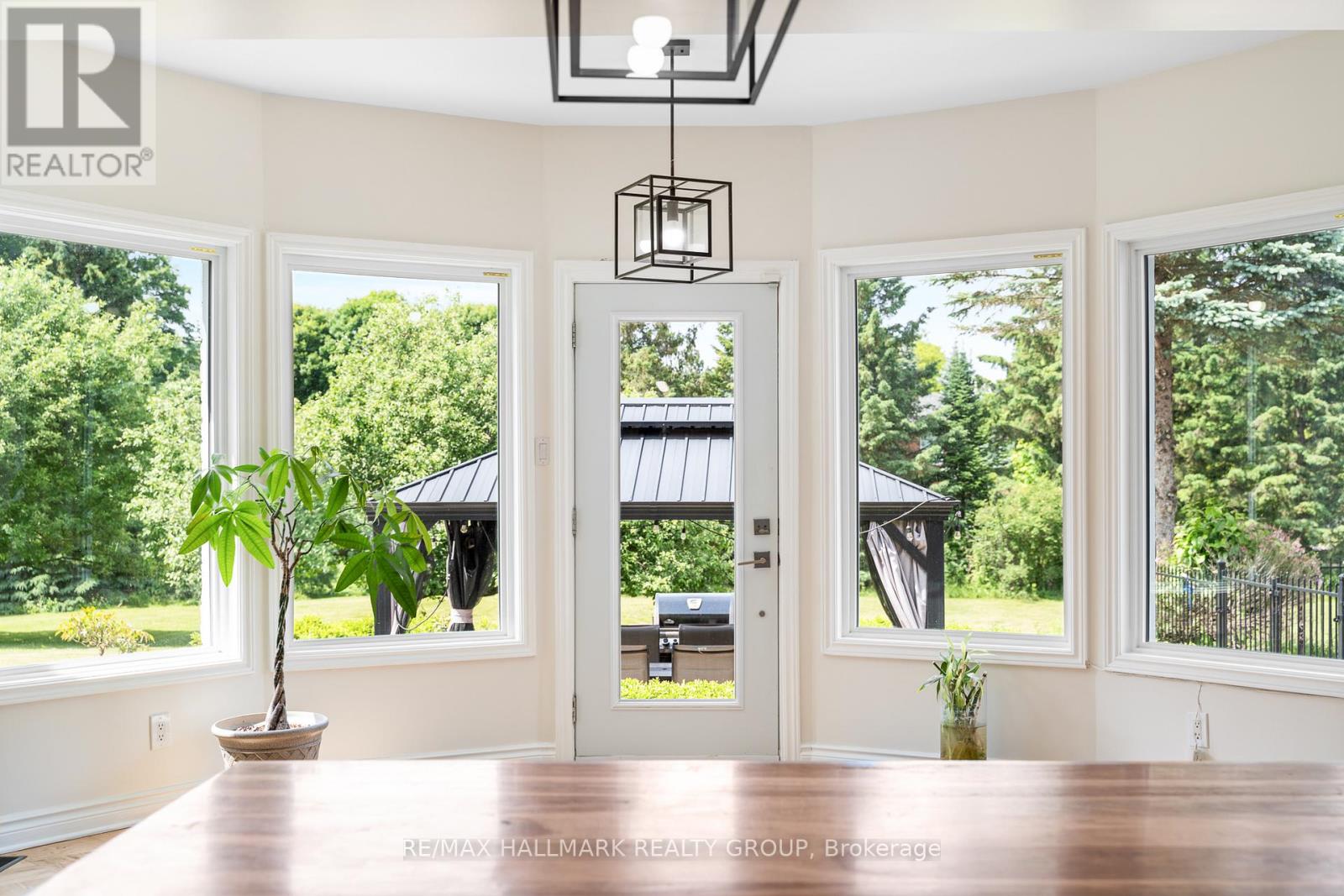 Photo 18 of 5749 Knights Drive, Ottawa ON