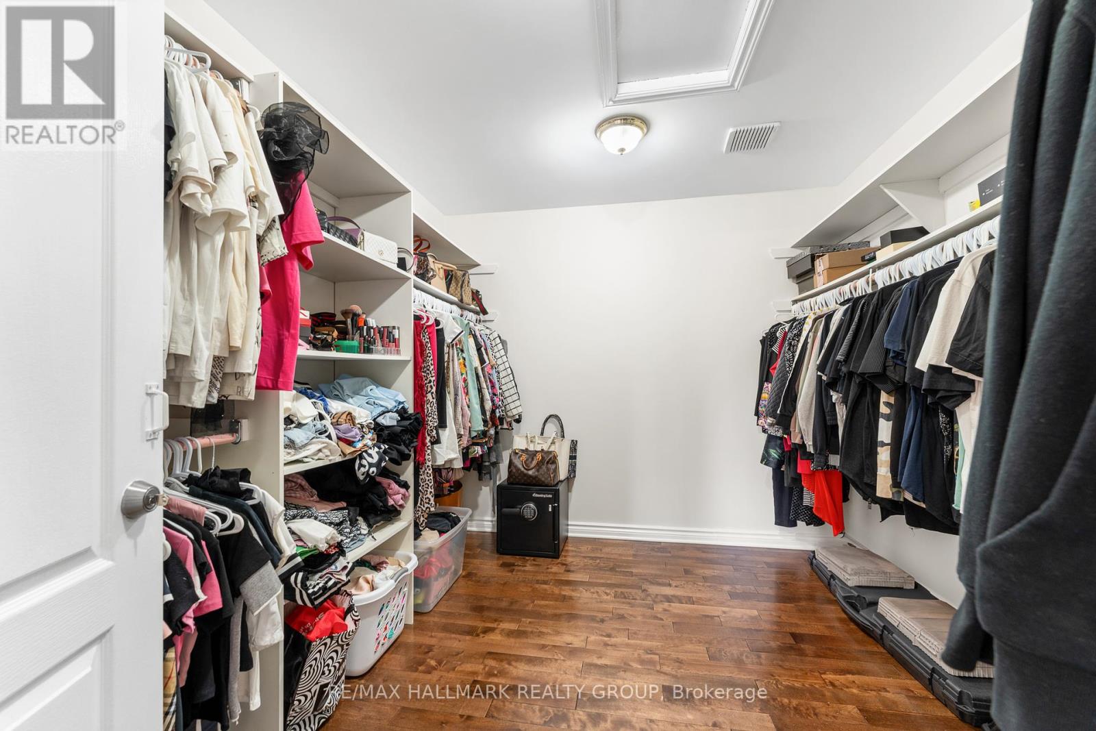 Photo 32 of 5749 Knights Drive, Ottawa ON