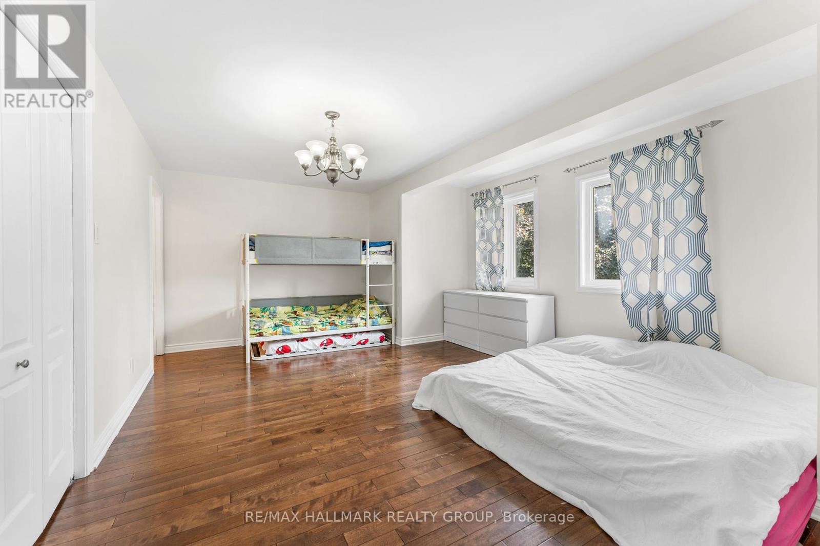 Photo 33 of 5749 Knights Drive, Ottawa ON