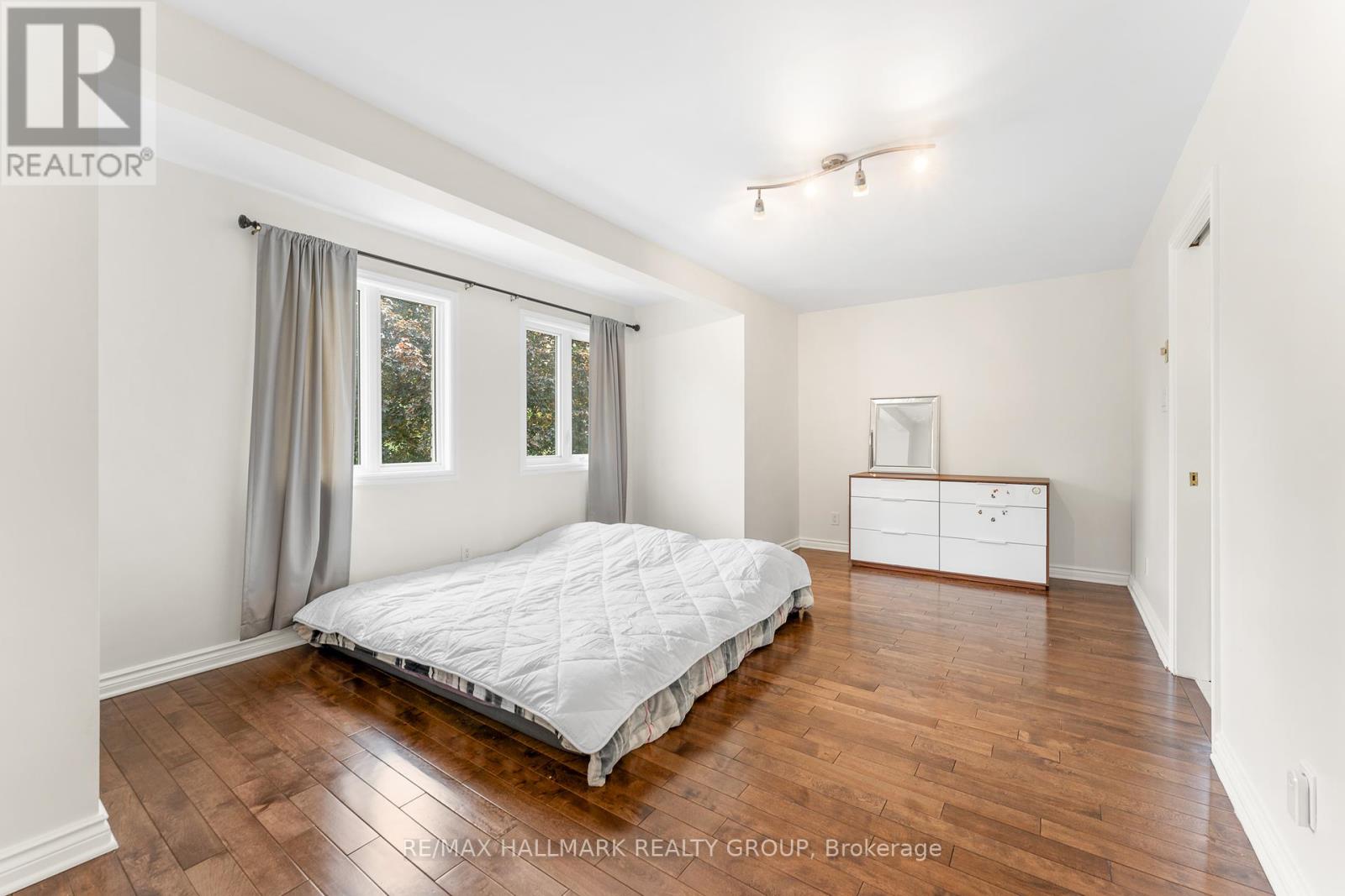 Photo 35 of 5749 Knights Drive, Ottawa ON