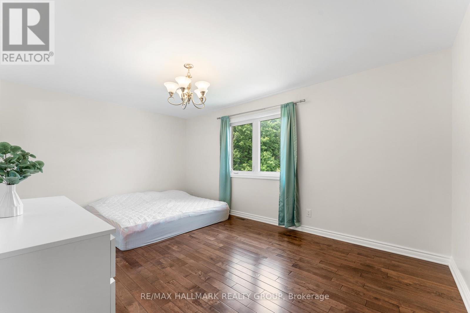 Photo 37 of 5749 Knights Drive, Ottawa ON