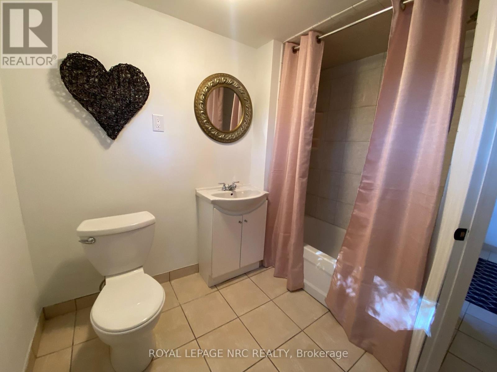Single Family House Bungalow for Sale in LOWER   PARKLANDS DRIVE Hamilton (Rosedale) 