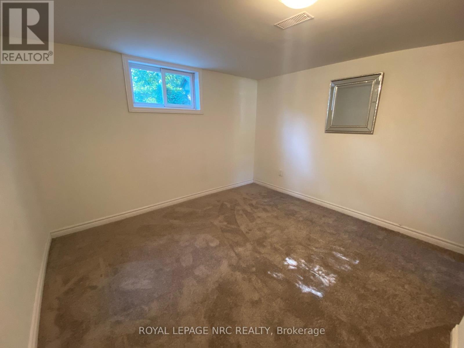 Single Family House Bungalow for Sale in LOWER   PARKLANDS DRIVE Hamilton (Rosedale) 