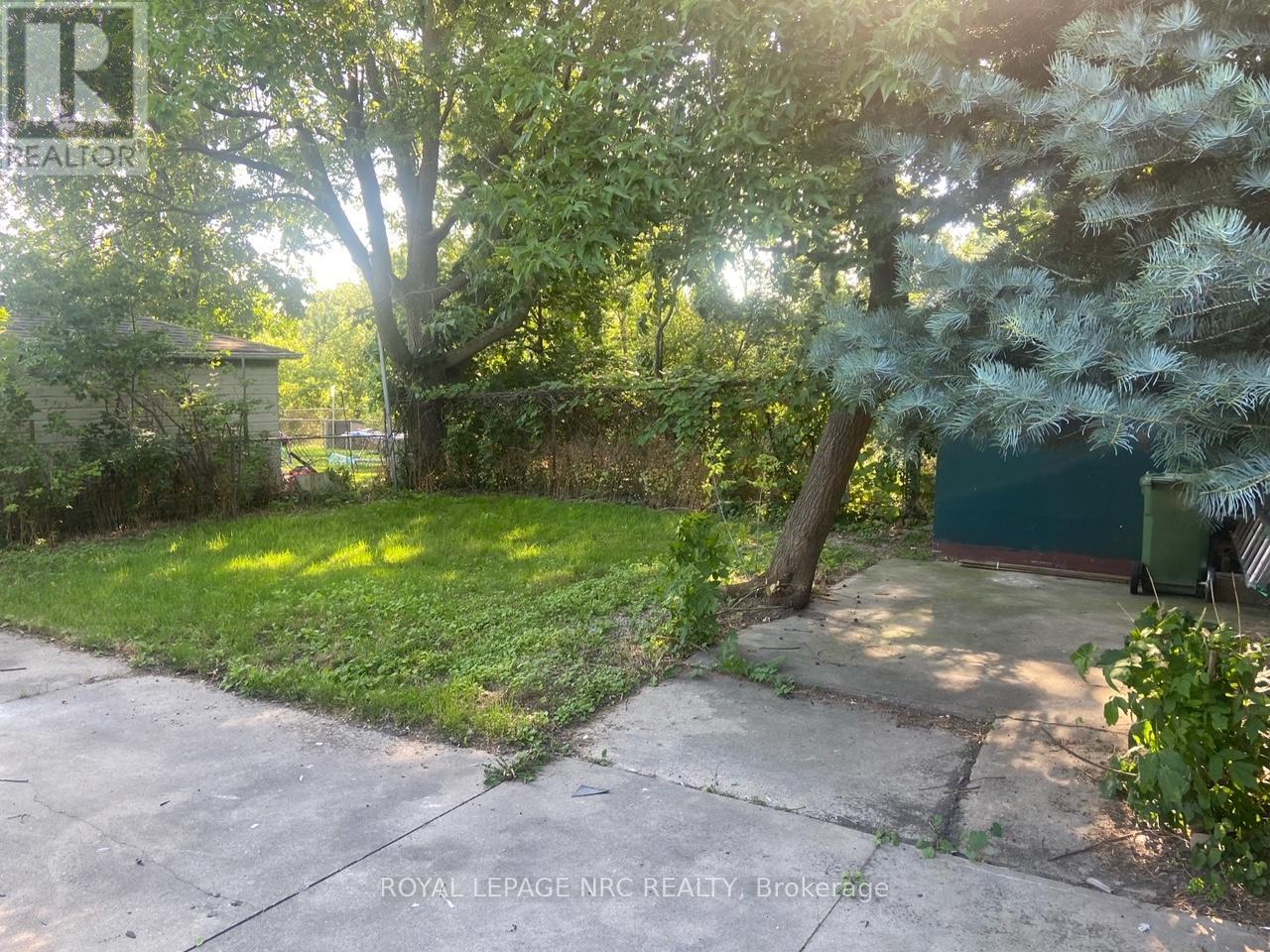 Single Family House Bungalow for Sale in LOWER   PARKLANDS DRIVE Hamilton (Rosedale) 