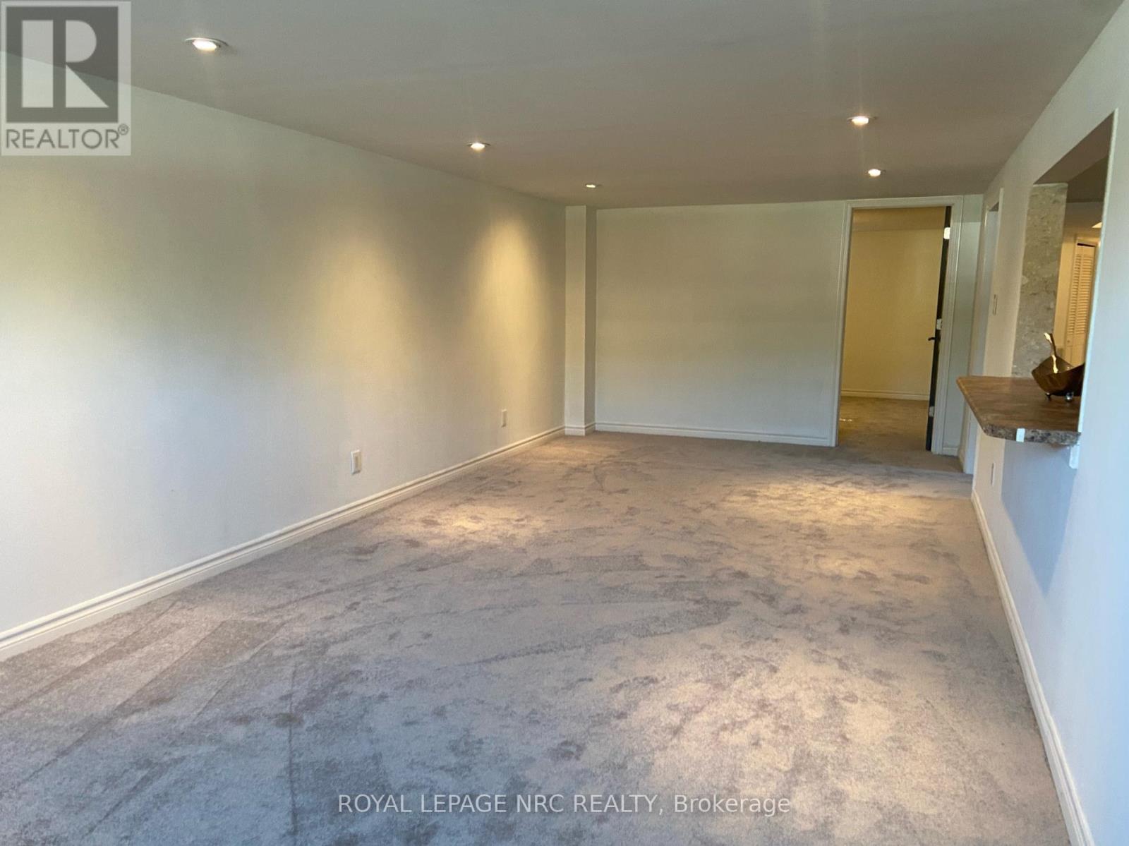 Single Family House Bungalow for Sale in LOWER   PARKLANDS DRIVE Hamilton (Rosedale) 