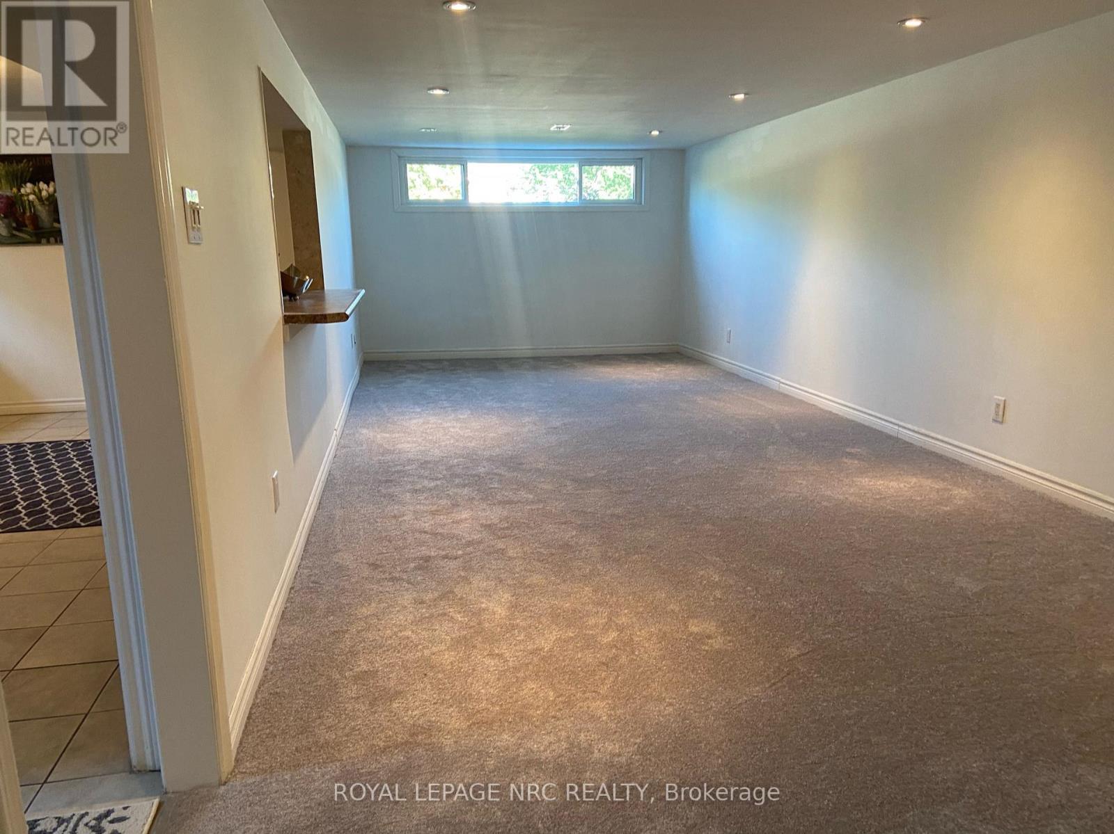 Single Family House Bungalow for Sale in LOWER   PARKLANDS DRIVE Hamilton (Rosedale) 
