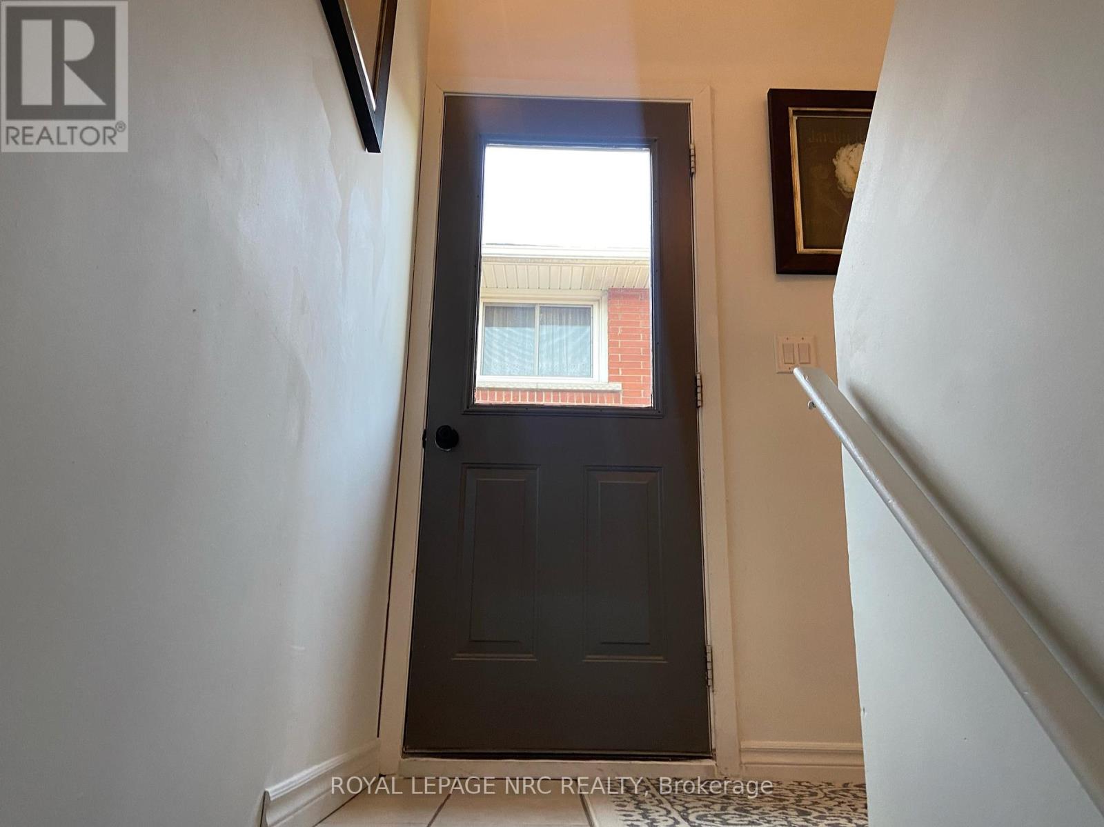 Single Family House Bungalow for Sale in LOWER   PARKLANDS DRIVE Hamilton (Rosedale) 