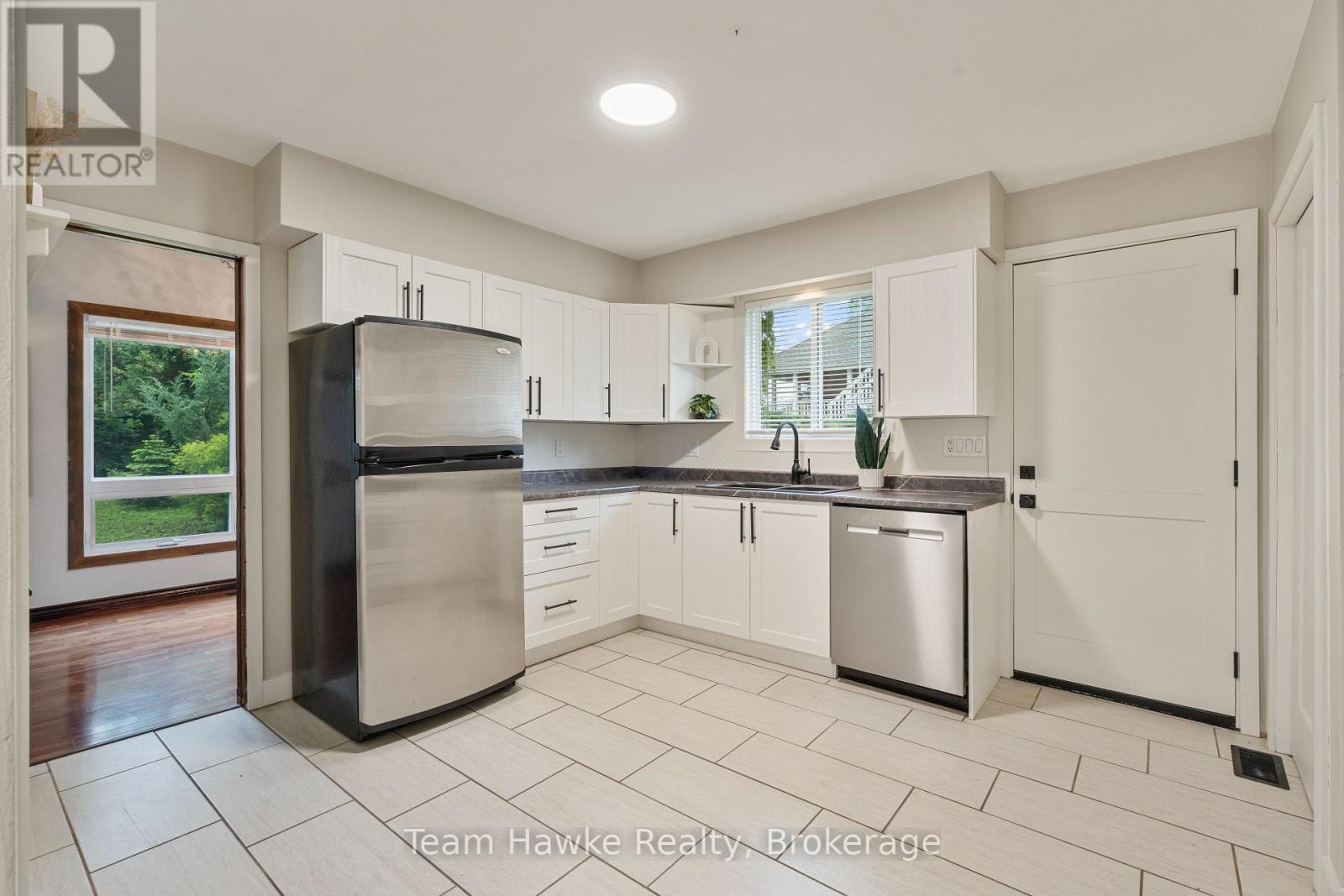 Photo 11 of 689 Dominion Avenue, Midland ON