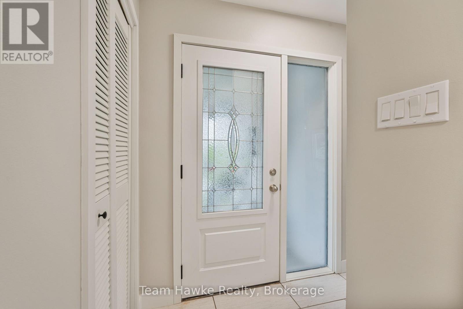 Photo 7 of 689 Dominion Avenue, Midland ON