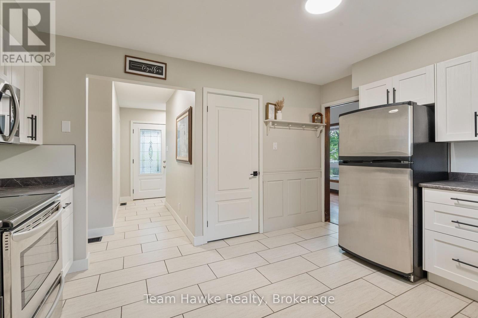Photo 9 of 689 Dominion Avenue, Midland ON