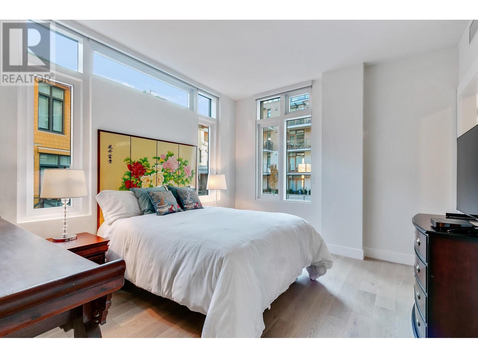 303 6697 NELSON AVENUE, West Vancouver