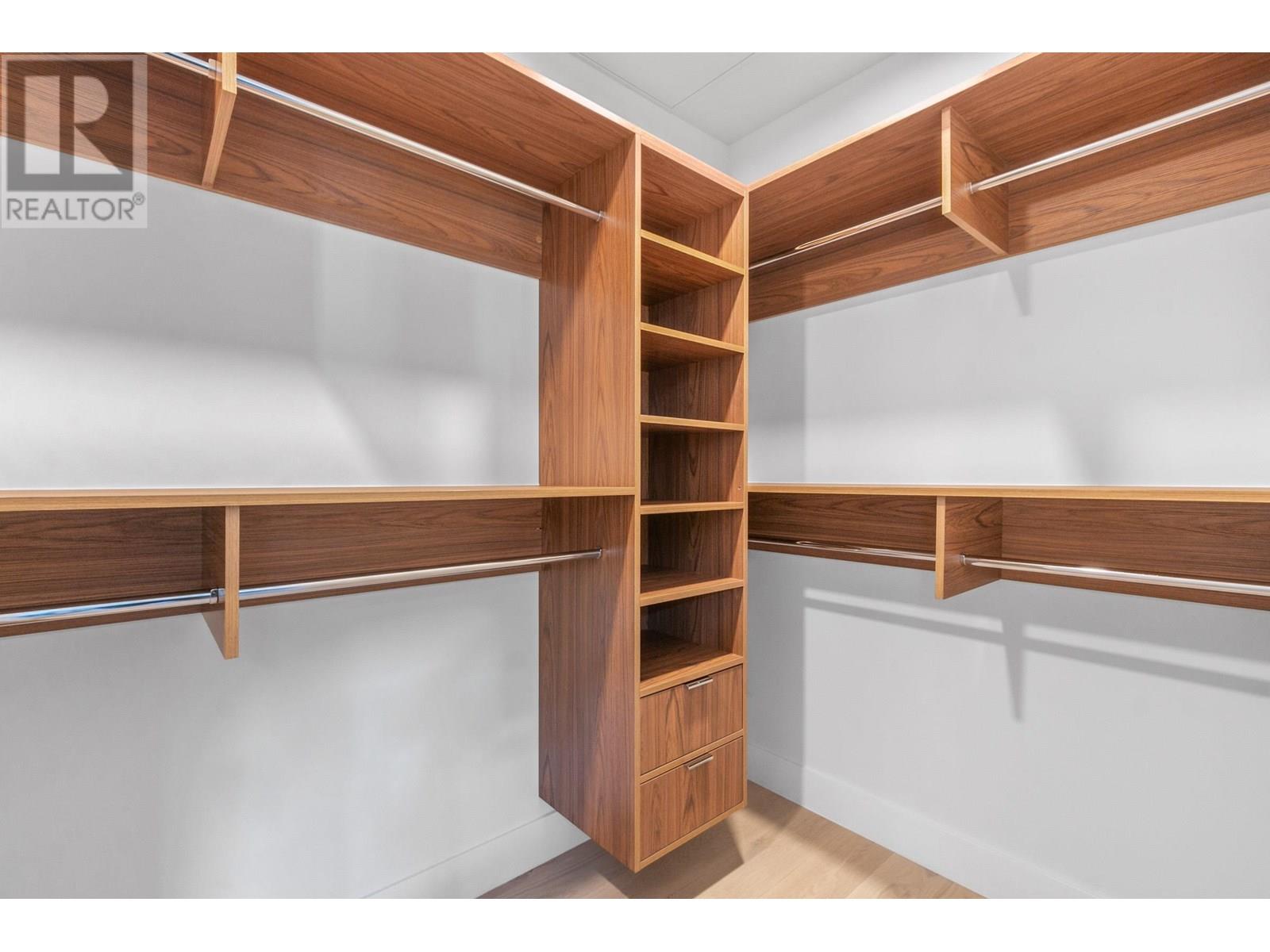 303 6697 NELSON AVENUE, West Vancouver