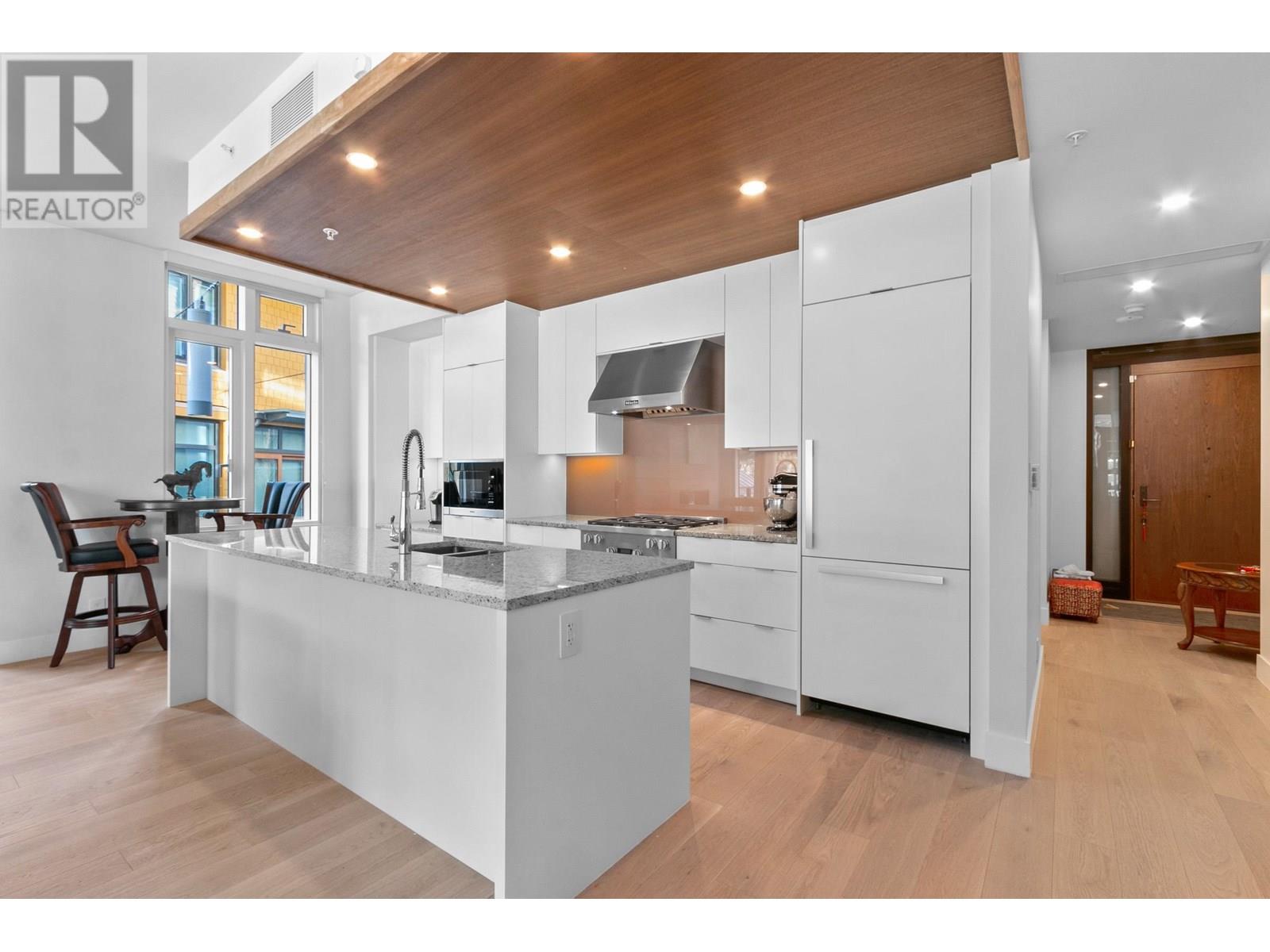 303 6697 NELSON AVENUE, West Vancouver