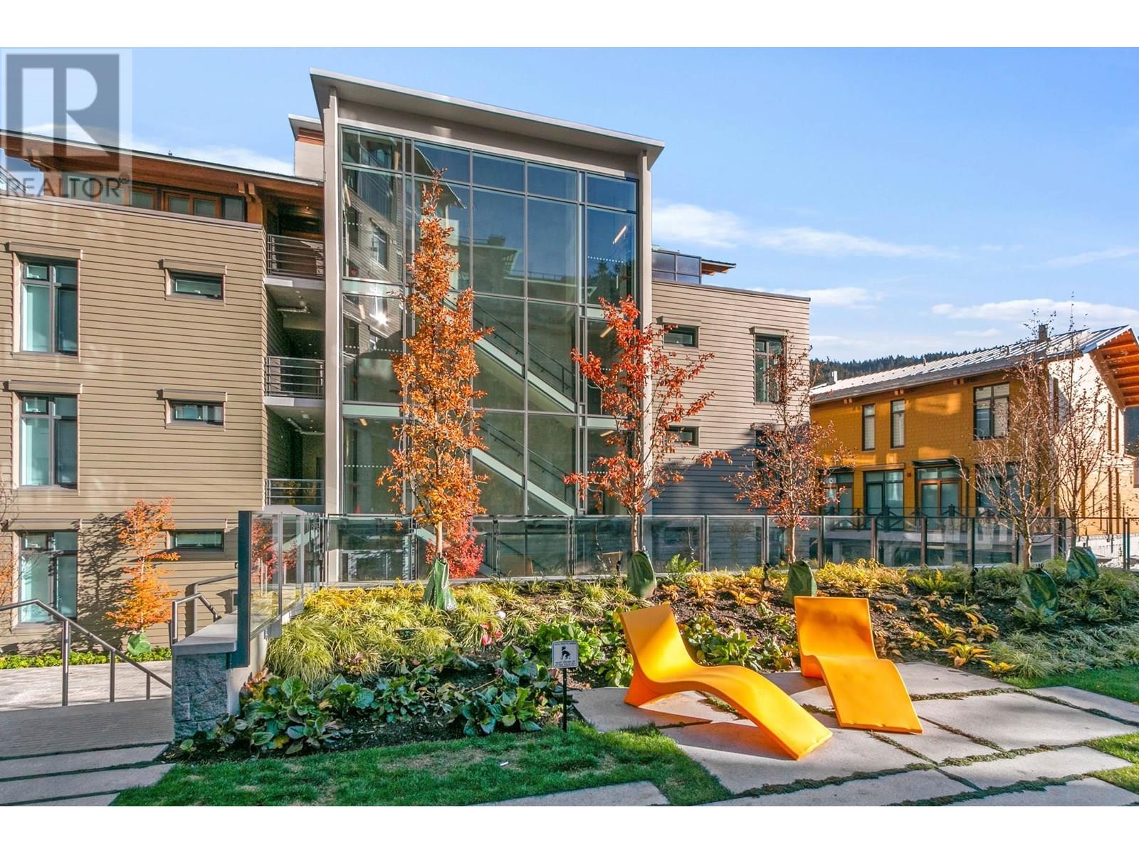 303 6697 NELSON AVENUE, West Vancouver