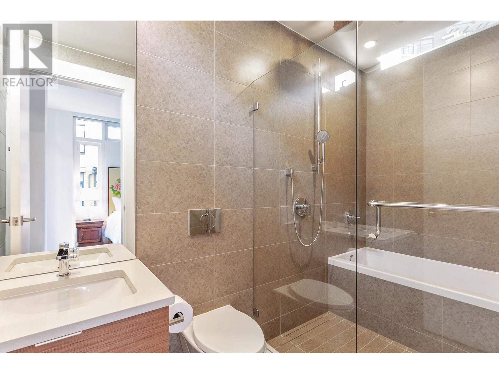 303 6697 NELSON AVENUE, West Vancouver